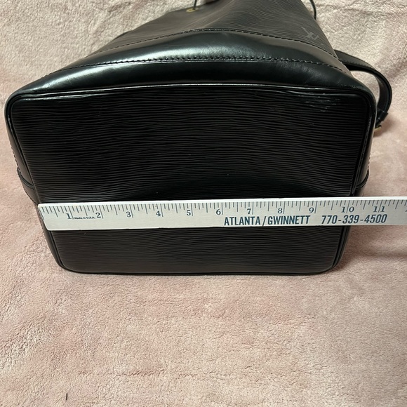Authentic Louis Vuitton Black Epi Leather Neo Drawstring Bucket Bag - Picture 13 of 16